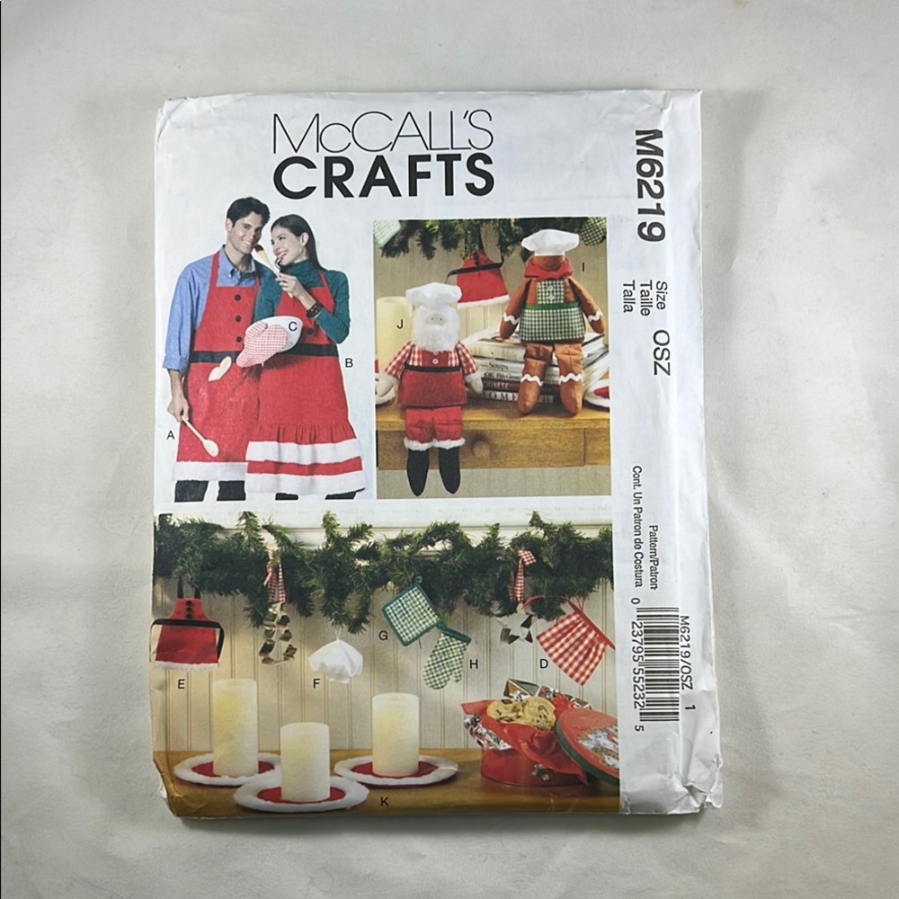 McCall's Crafts M6219 UNCUT Christmas Aprons Mitt Christmas Decor Sewing Pattern